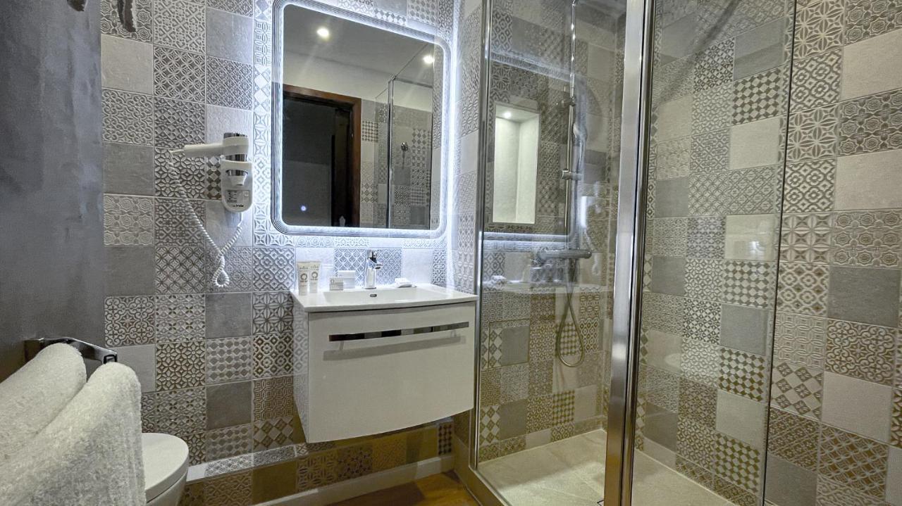 Hôtel&Restaurant Les 3 Barbus Anduze Extérieur photo