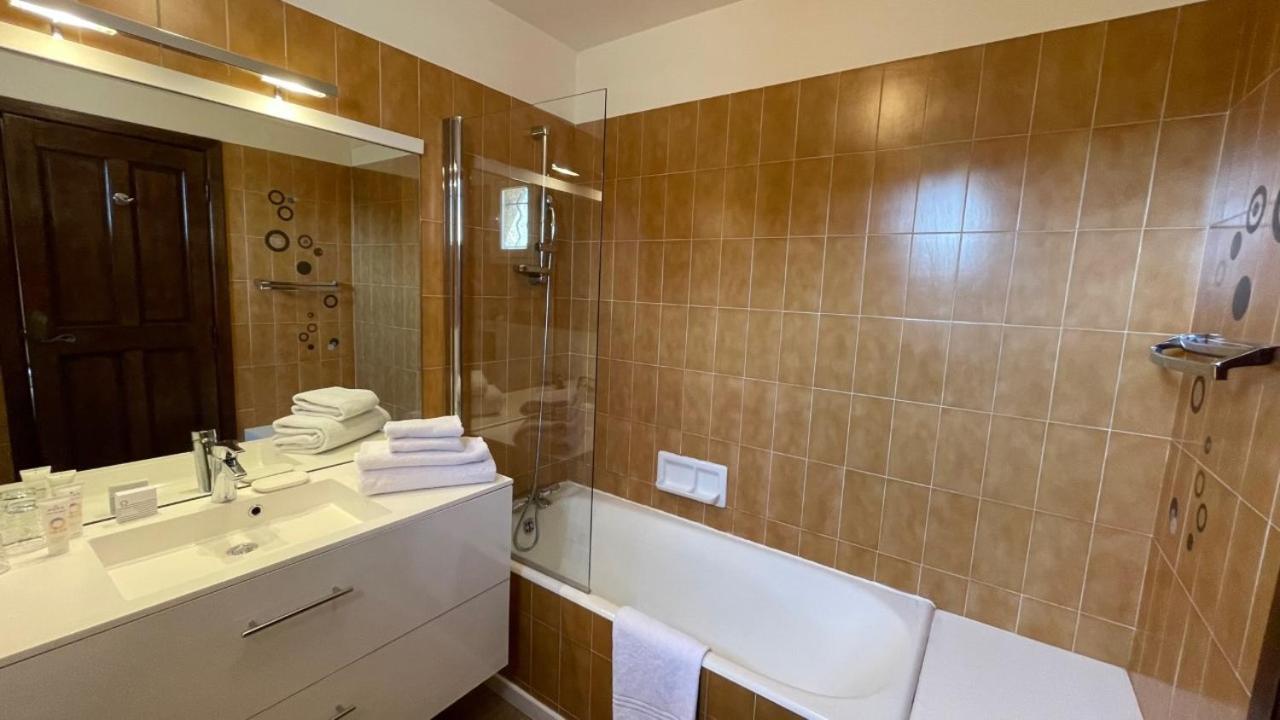 Hôtel&Restaurant Les 3 Barbus Anduze Extérieur photo