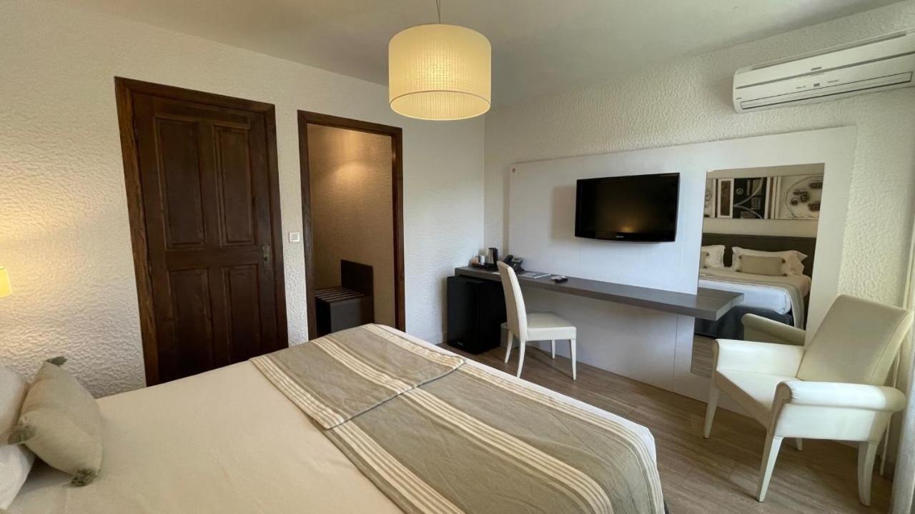 Hôtel&Restaurant Les 3 Barbus Anduze Extérieur photo
