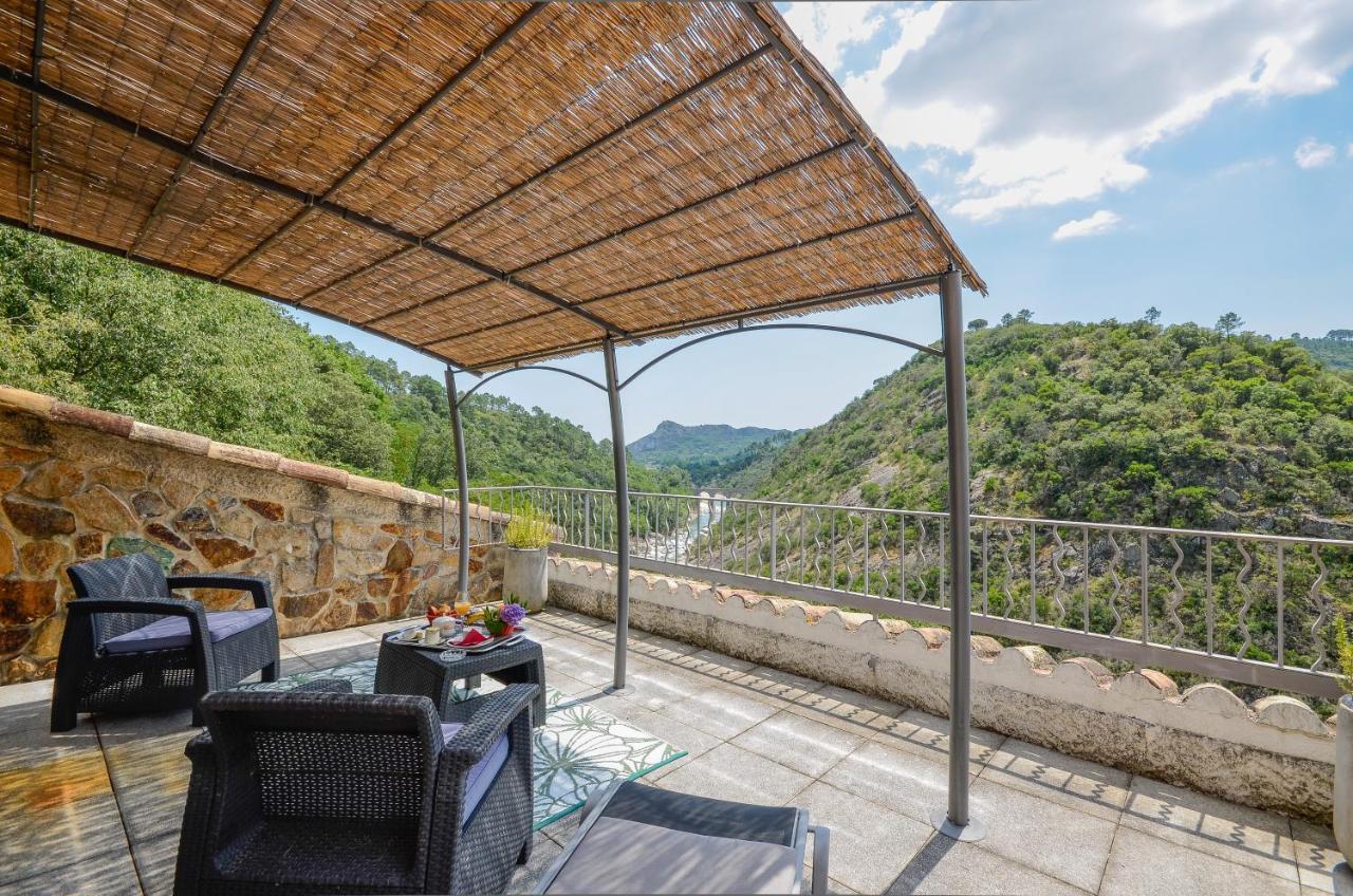 Hôtel&Restaurant Les 3 Barbus Anduze Extérieur photo