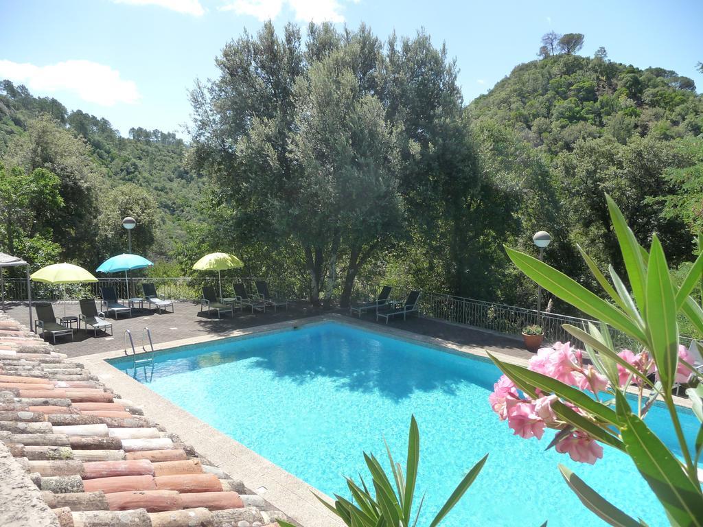 Hôtel&Restaurant Les 3 Barbus Anduze Extérieur photo